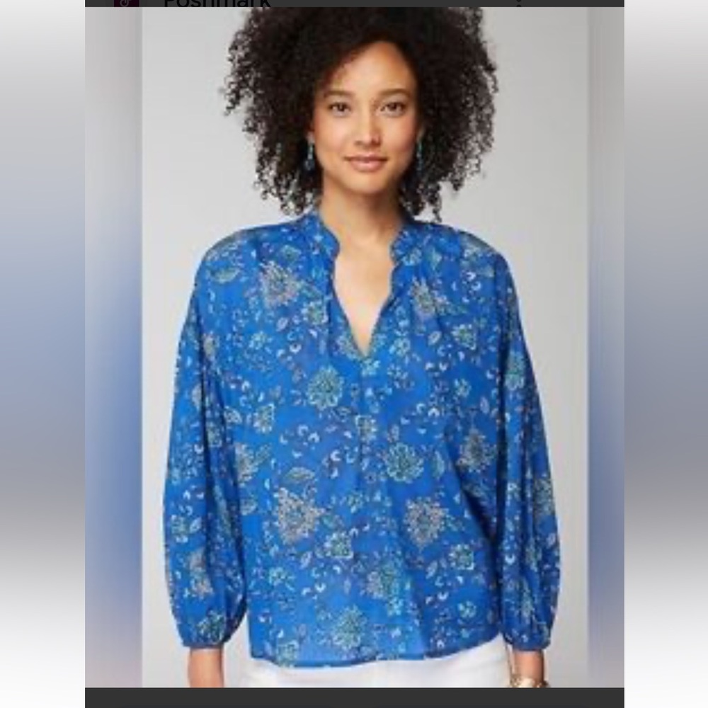 J.Jill Petites Floral Top
Oversized Split -Neck  Top 
3/4 sleeves